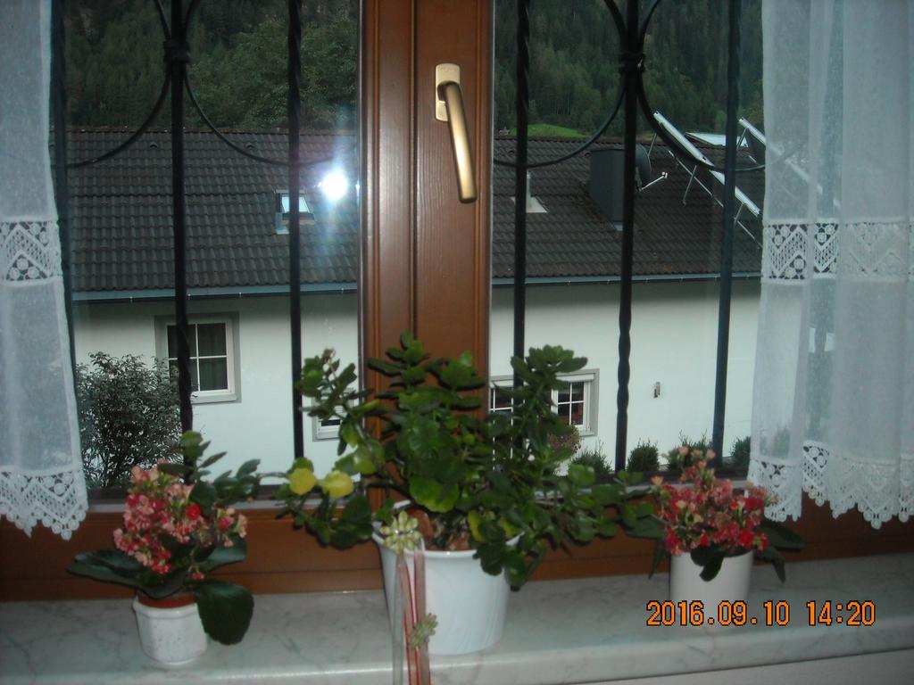 Haus Rosi Hotel Umhausen Exterior photo